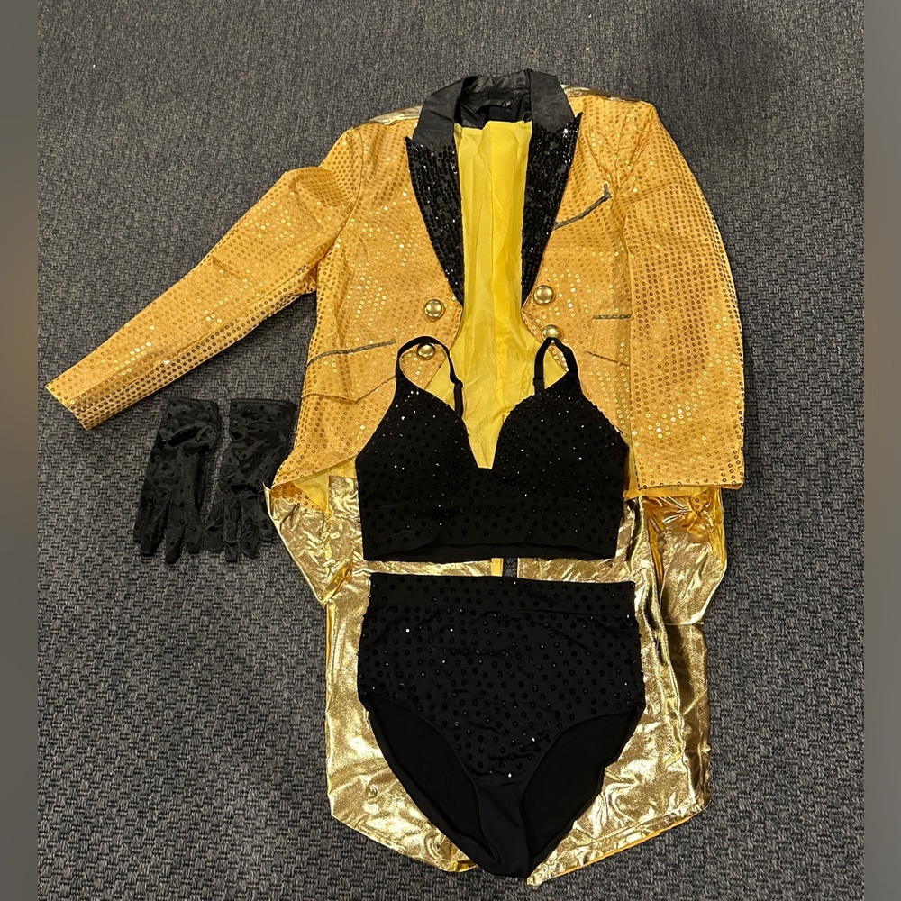 ERAS TOUR can do it with a broken heart black/gold costume